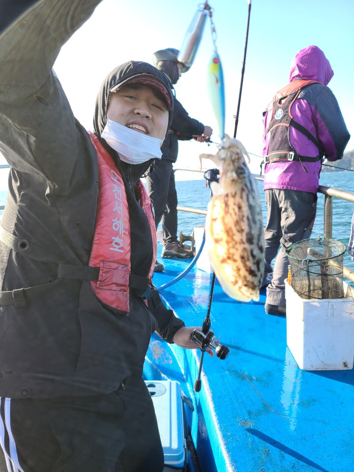 10월10일 오천서해호 쭈꾸미 갑오징어 조황입니다